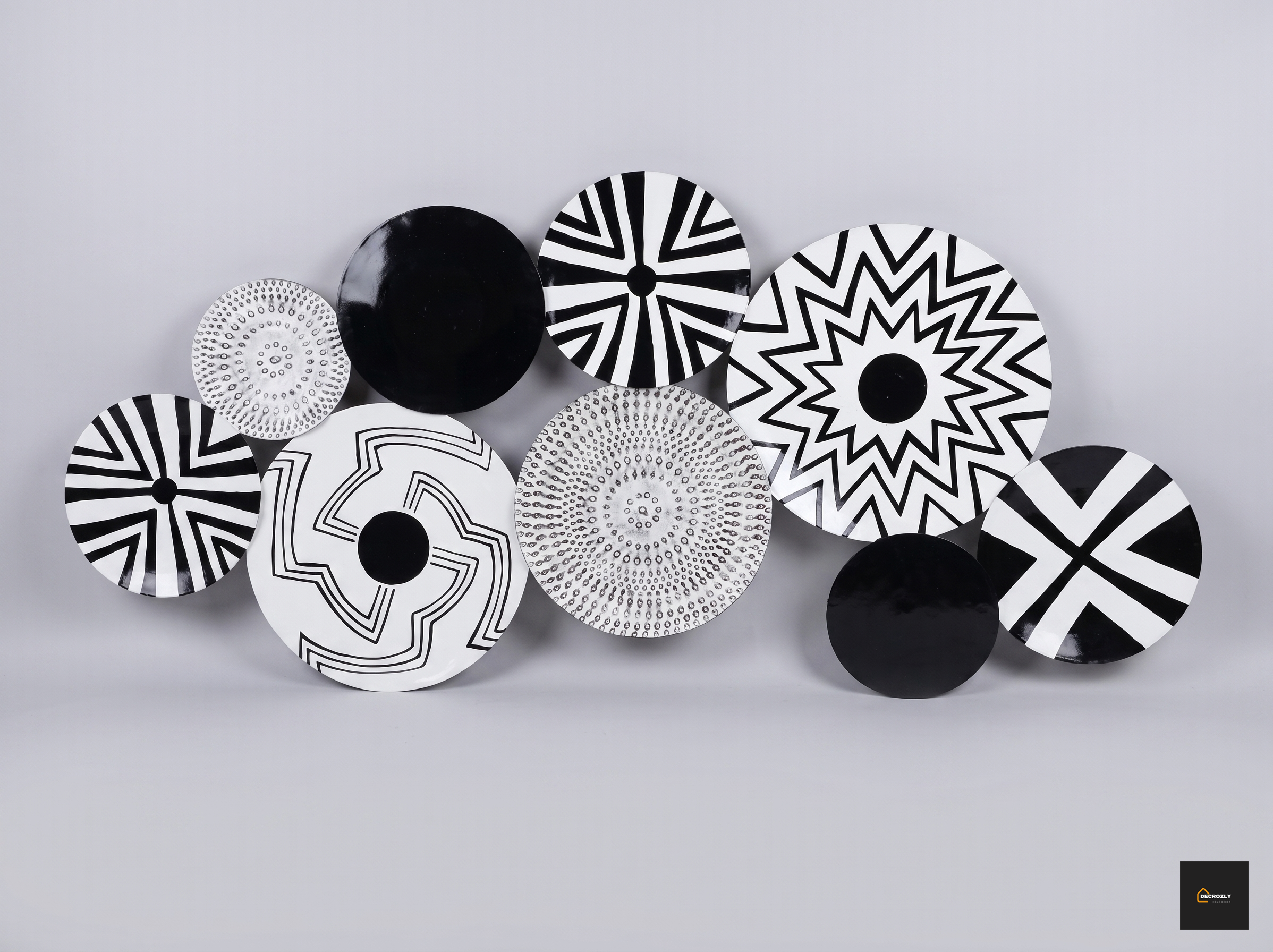 Black & White Metal Circle Wall Art Decor | Set of 10 Geometric Disc Wall Sculpture | Bold Monochrome Abstract Wall Hanging for Living Room, Bedroom & Office