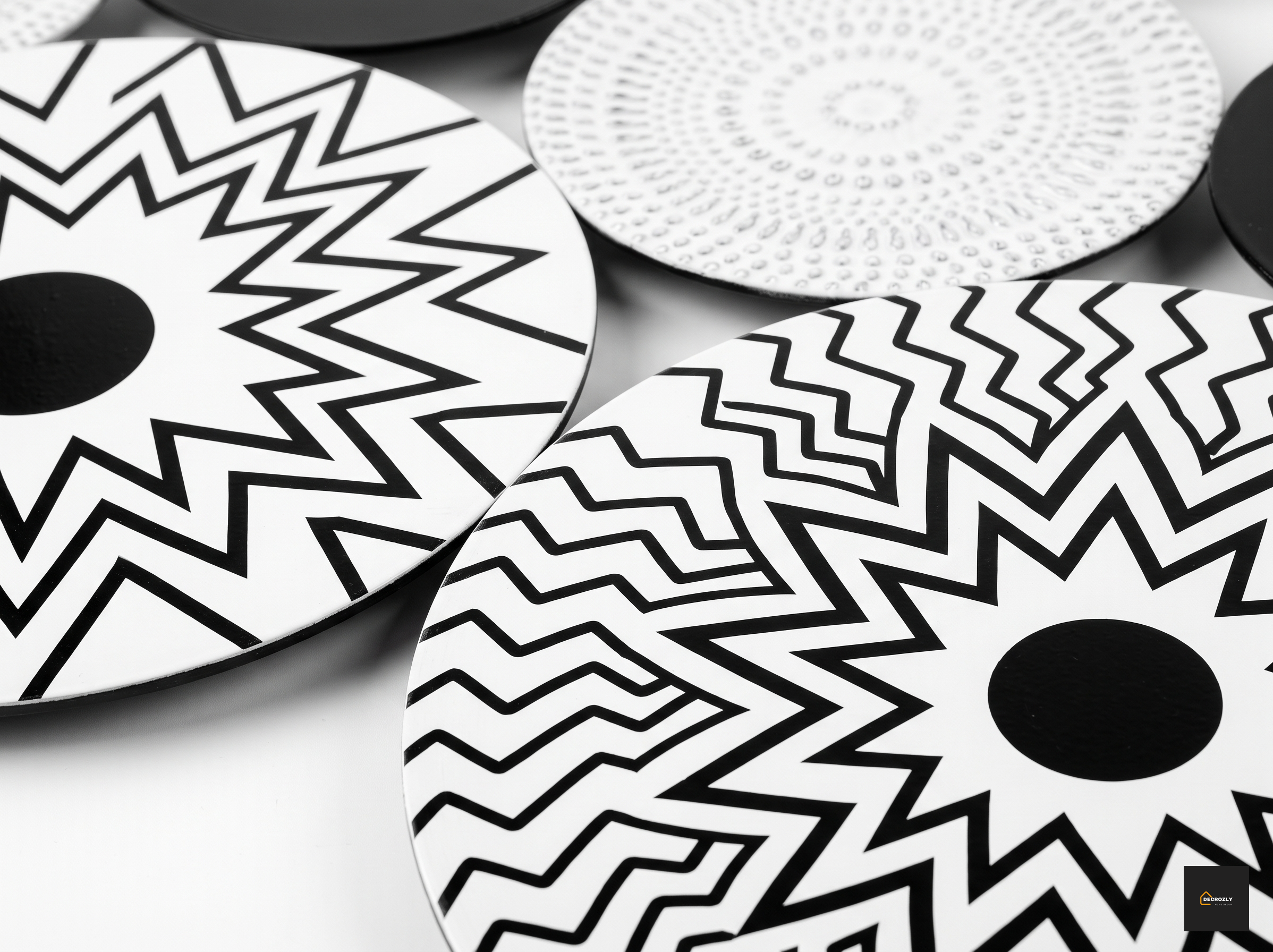 Black & White Metal Circle Wall Art Decor | Set of 10 Geometric Disc Wall Sculpture | Bold Monochrome Abstract Wall Hanging for Living Room, Bedroom & Office