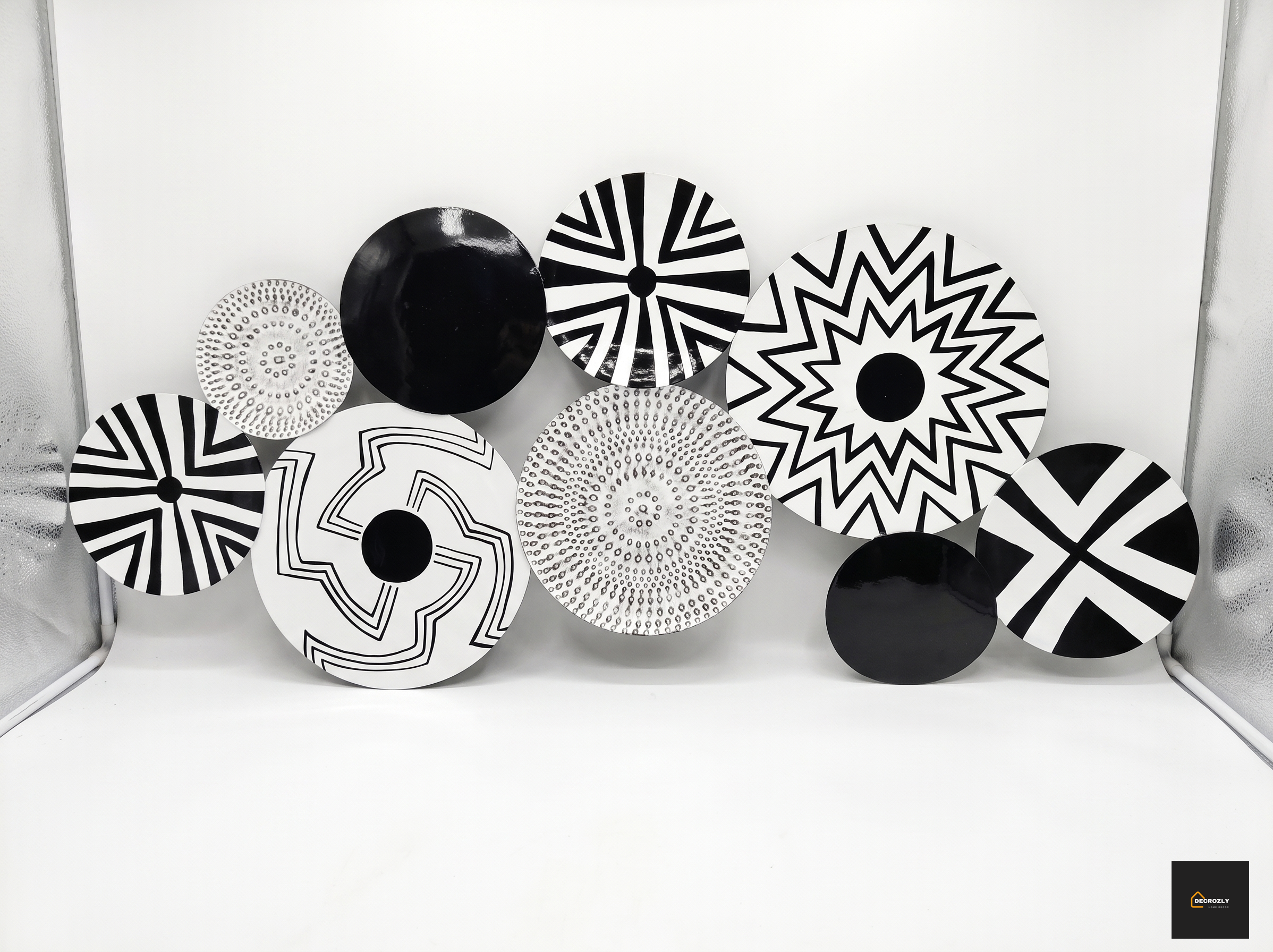 Black & White Metal Circle Wall Art Decor | Set of 10 Geometric Disc Wall Sculpture | Bold Monochrome Abstract Wall Hanging for Living Room, Bedroom & Office