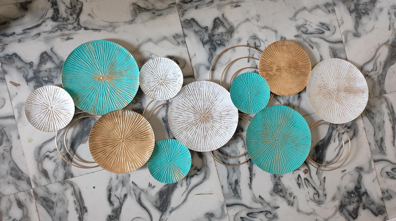 Modern Gold Metal Wall Art - Geometric Circle Design