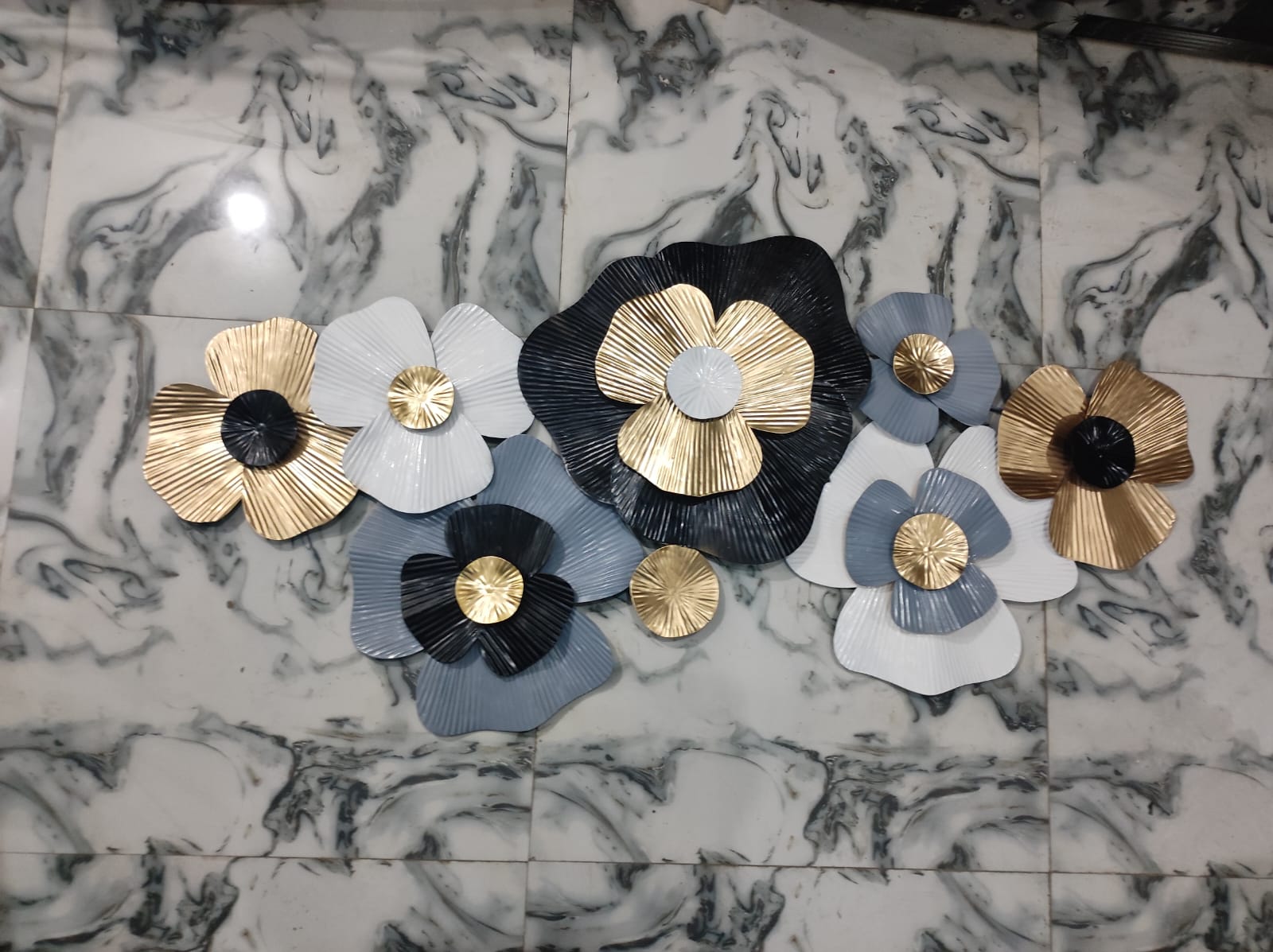 Multi-Tone Metal Flower Wall Art Decor | 2x4 Ft (60x120 cm) 3D Floral Wall Sculpture | Black, Grey, White & Gold Botanical Wall Hanging for Living Room, Bedroom & Entryway | Geometcir | Nature |
